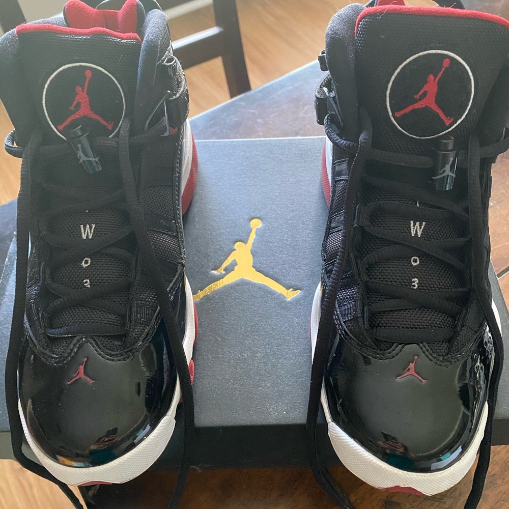 Boys Jordan’s 6 rings brand size 5Y